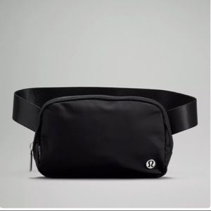 Lululemon Everywhere BELT bag black NWT!